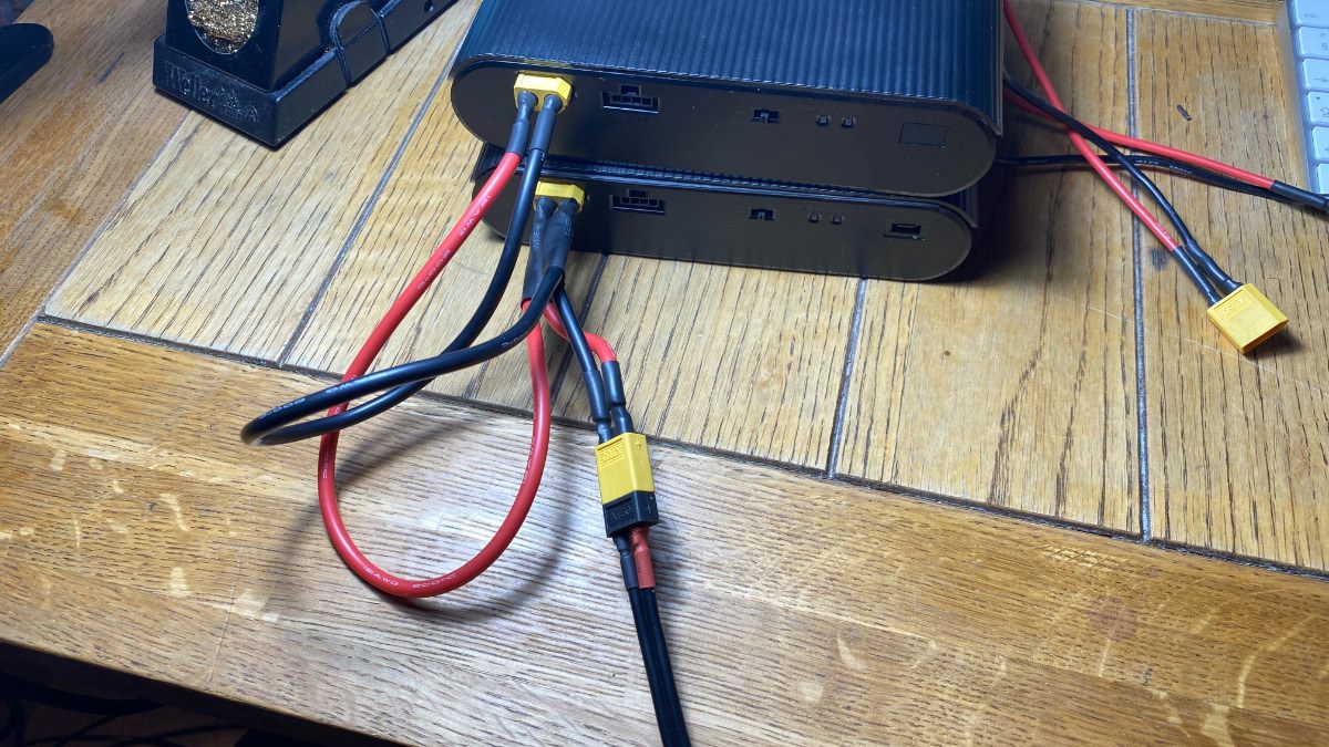Thinkware U1000 and iVolt battery install and mod teardown