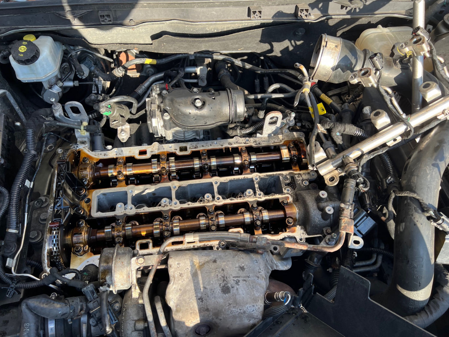 Vauxhall, Opel Insignia, Astra 1.6 SIDI A16XHT squealing noice, PCV valve, Camshaft seal noise fix.